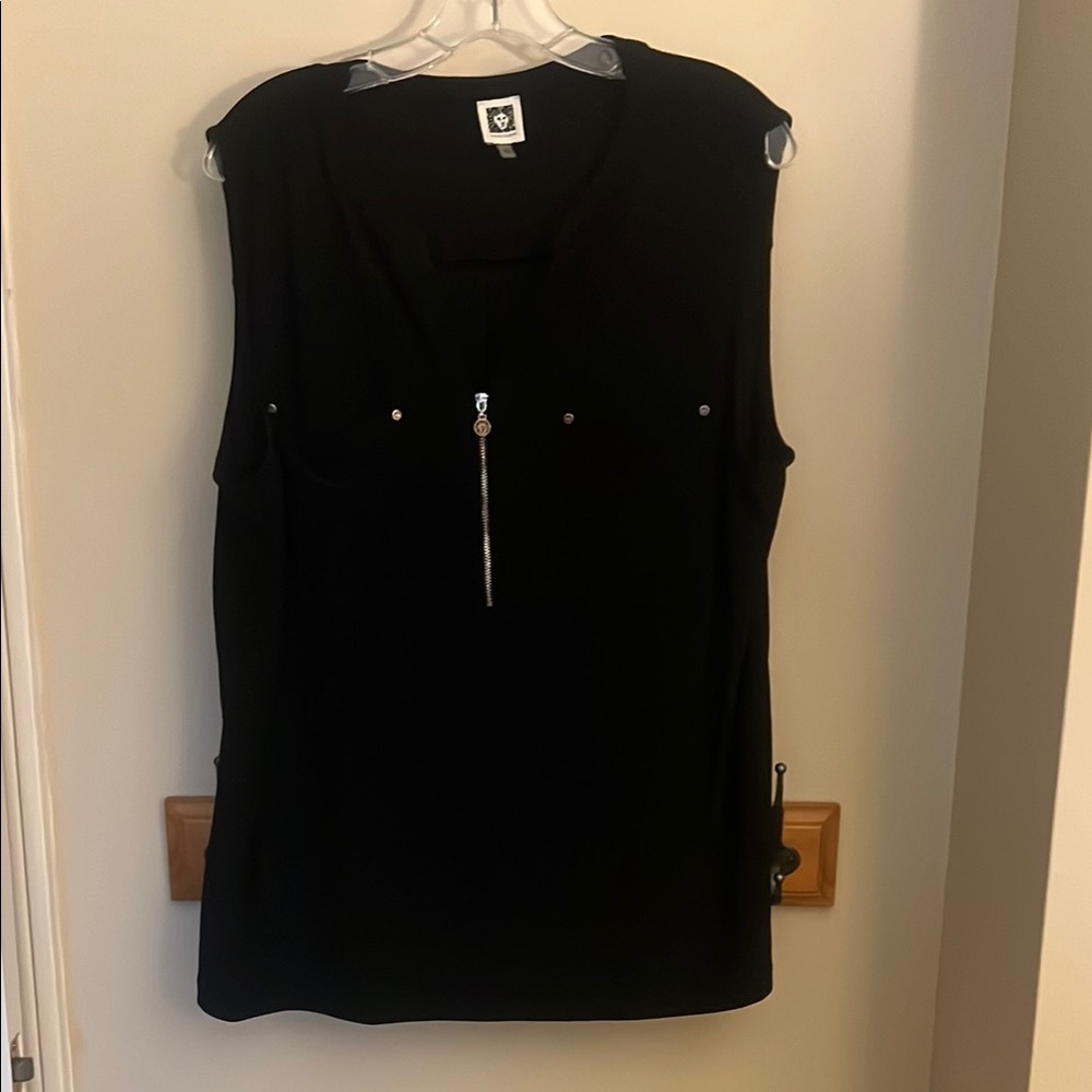 Anne Klein size 2x Black & Gold sleeveless top - only worn a few times!!